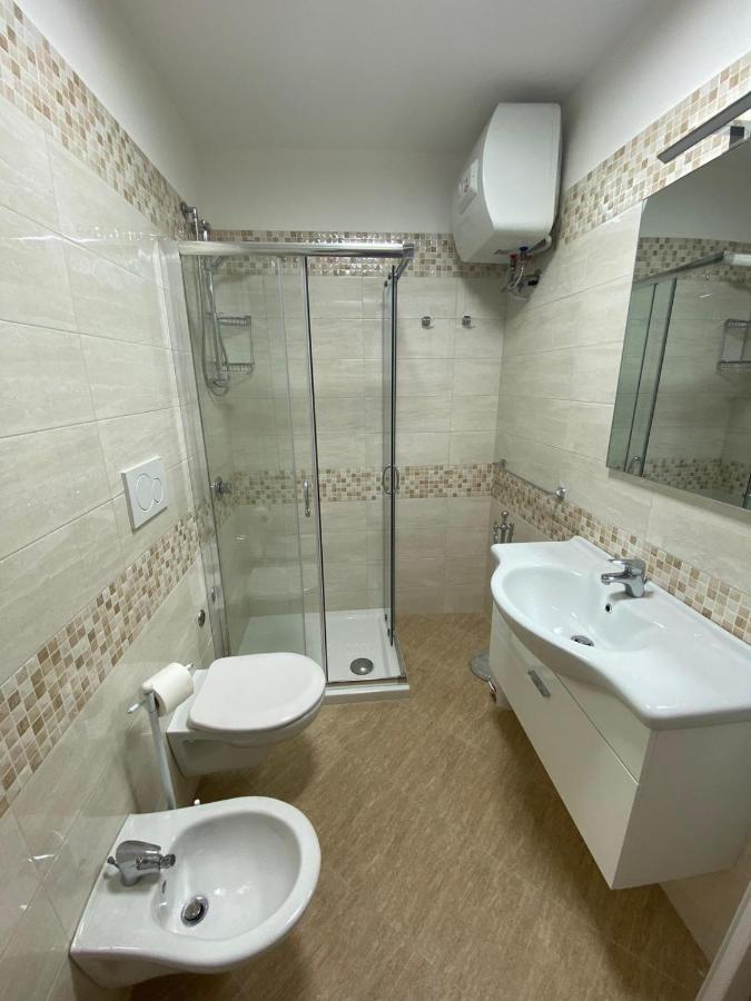 Touristhouse Monopoli 10 Bed & Breakfast Bagian luar foto