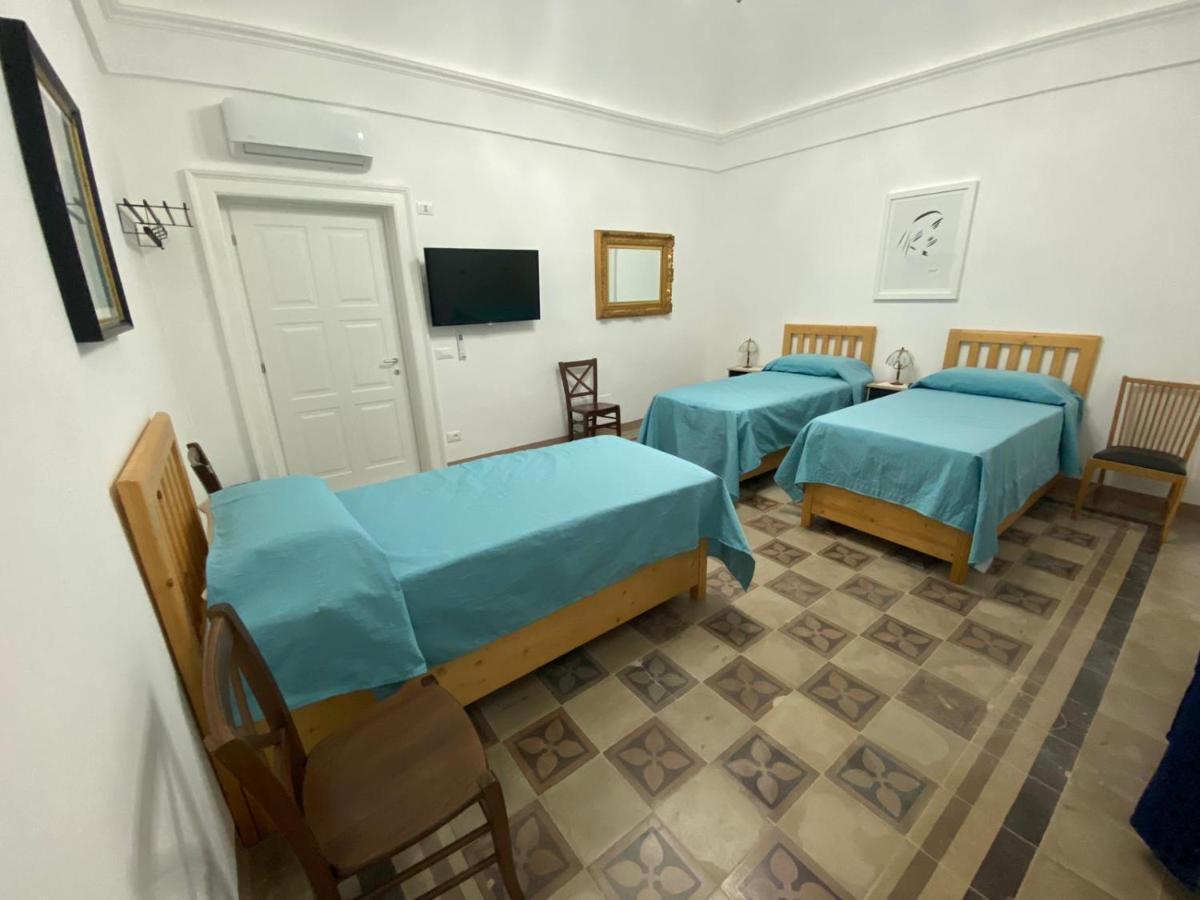 Touristhouse Monopoli 10 Bed & Breakfast Bagian luar foto