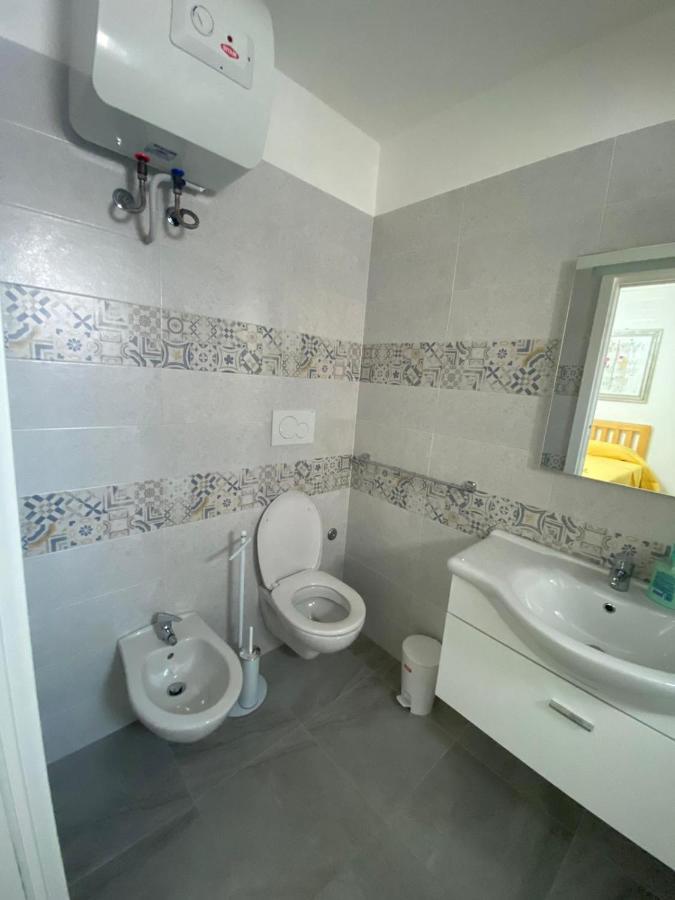 Touristhouse Monopoli 10 Bed & Breakfast Bagian luar foto