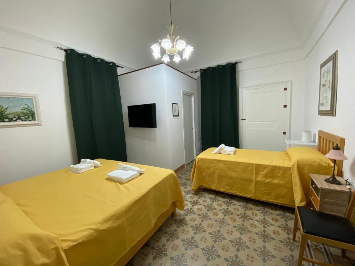 Touristhouse Monopoli 10 Bed & Breakfast Bagian luar foto
