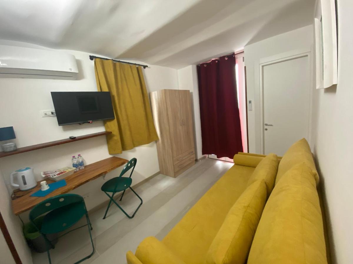 Touristhouse Monopoli 10 Bed & Breakfast Bagian luar foto