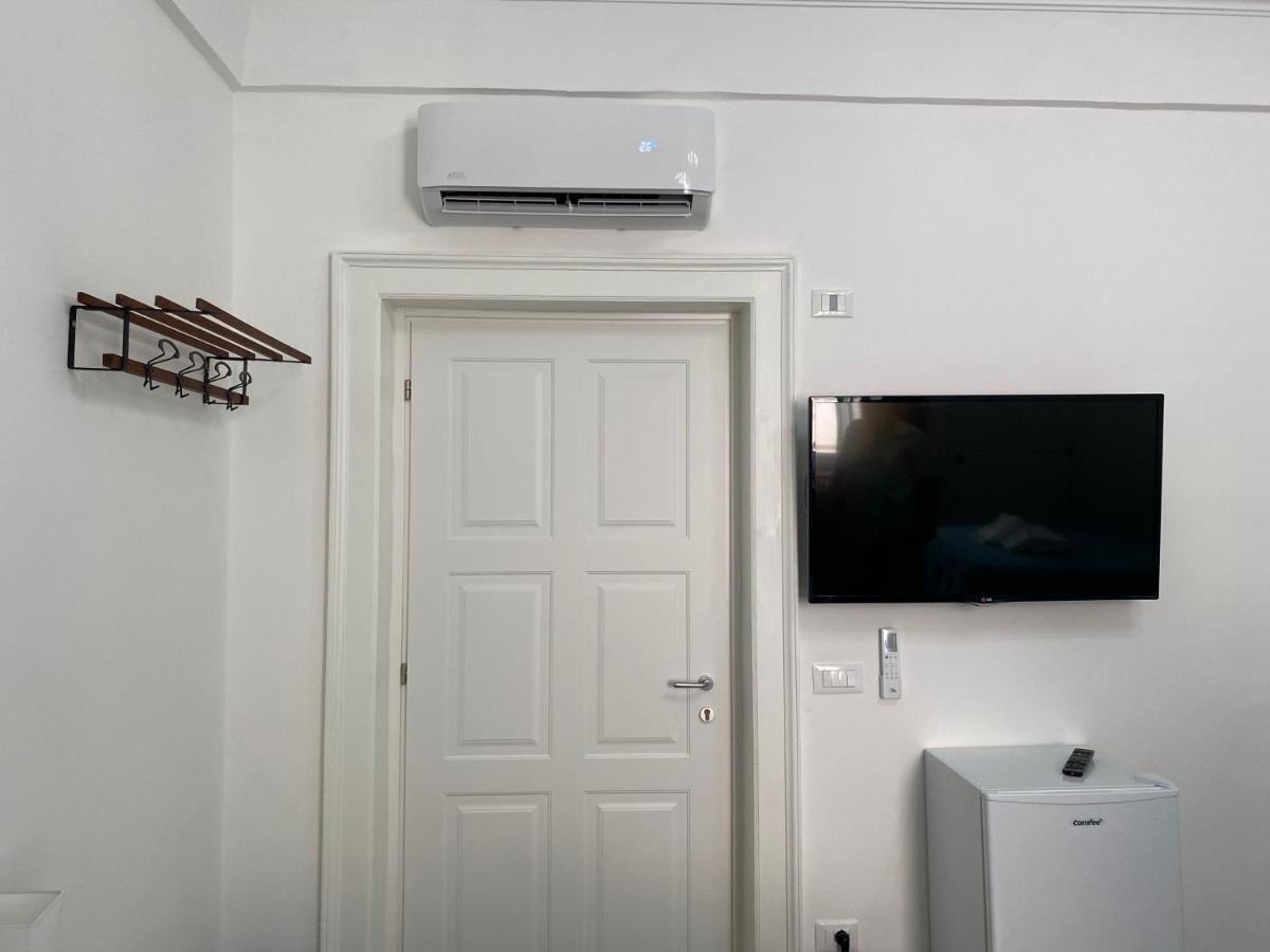 Touristhouse Monopoli 10 Bed & Breakfast Bagian luar foto