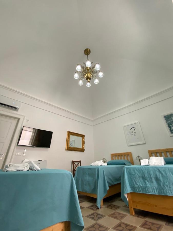 Touristhouse Monopoli 10 Bed & Breakfast Bagian luar foto