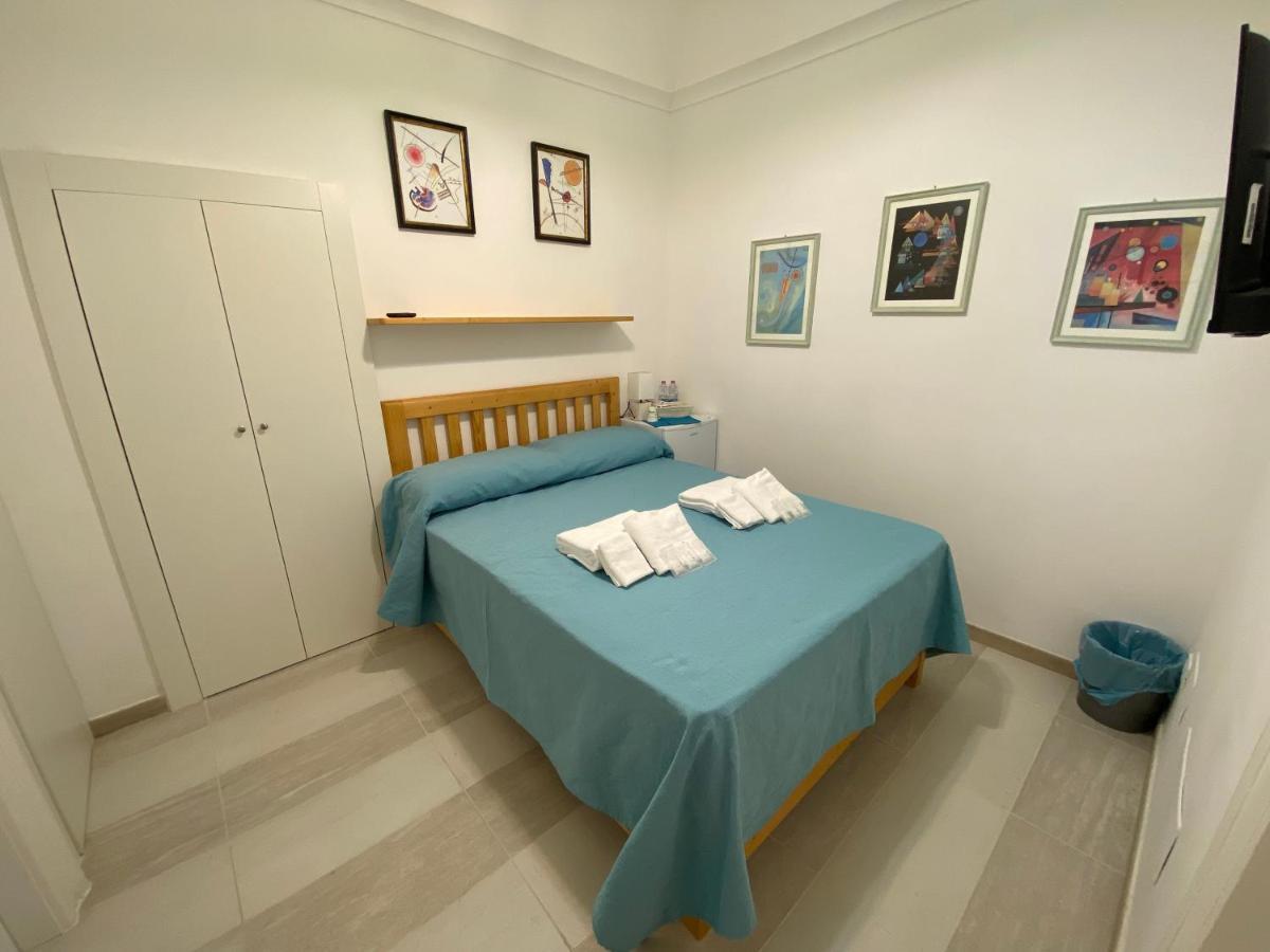 Touristhouse Monopoli 10 Bed & Breakfast Bagian luar foto