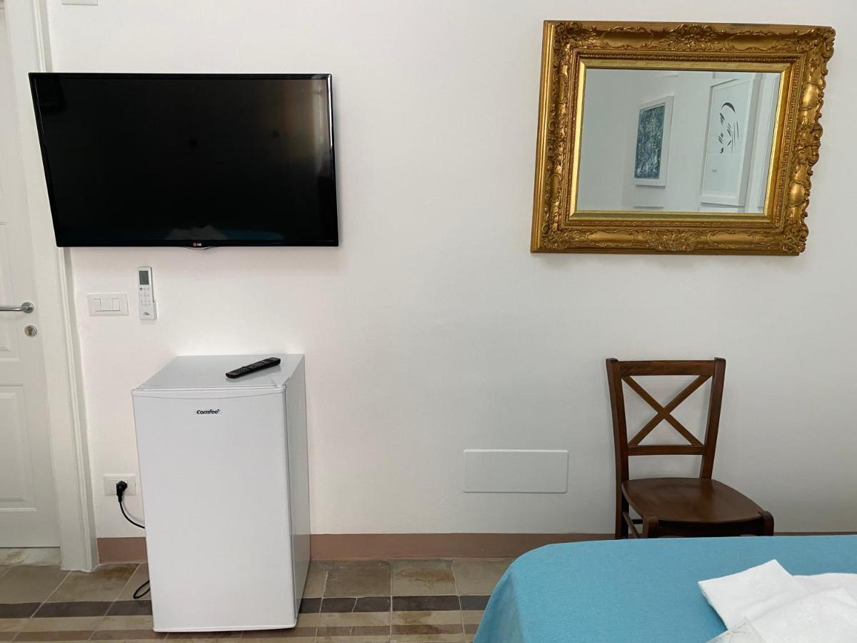 Touristhouse Monopoli 10 Bed & Breakfast Bagian luar foto