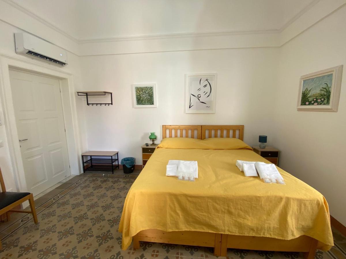 Touristhouse Monopoli 10 Bed & Breakfast Bagian luar foto