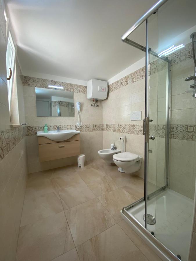 Touristhouse Monopoli 10 Bed & Breakfast Bagian luar foto