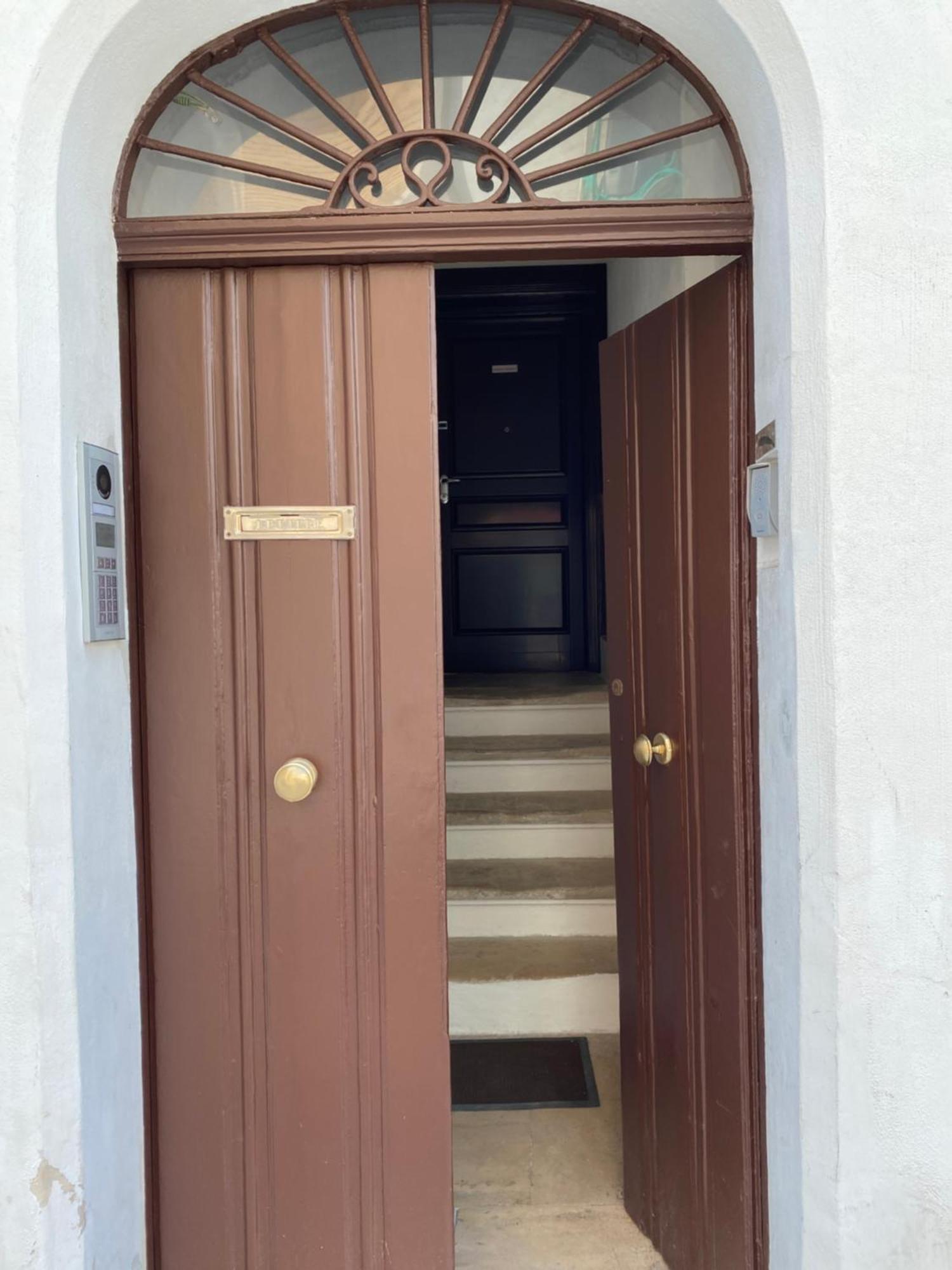 Touristhouse Monopoli 10 Bed & Breakfast Bagian luar foto